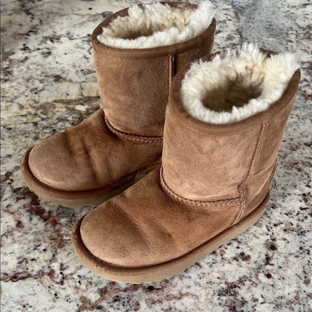 Ugg Classic Short Boots In Chestnut